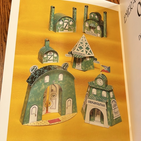 NWT 1980 Emerald City of OZ Cut & Assemble Paper Display Book - Picture 5 of 16